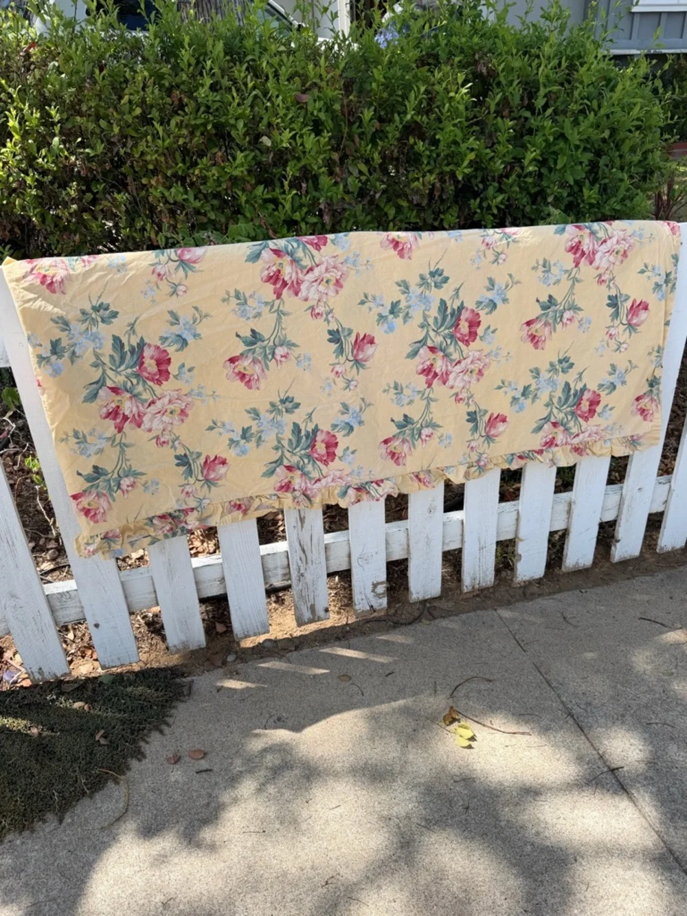Vintage Ralph Lauren Parsonage Lane Ruffled King Flat Sheet Yellow Floral GUC